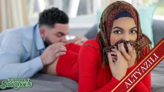 İzlediği Porno Yüzünden Oyunda Bakireliğini Üvey Abisine Bozdurdu